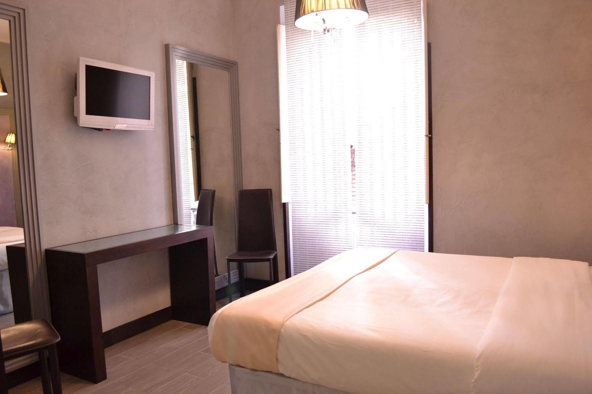 Tiburtina House 2*